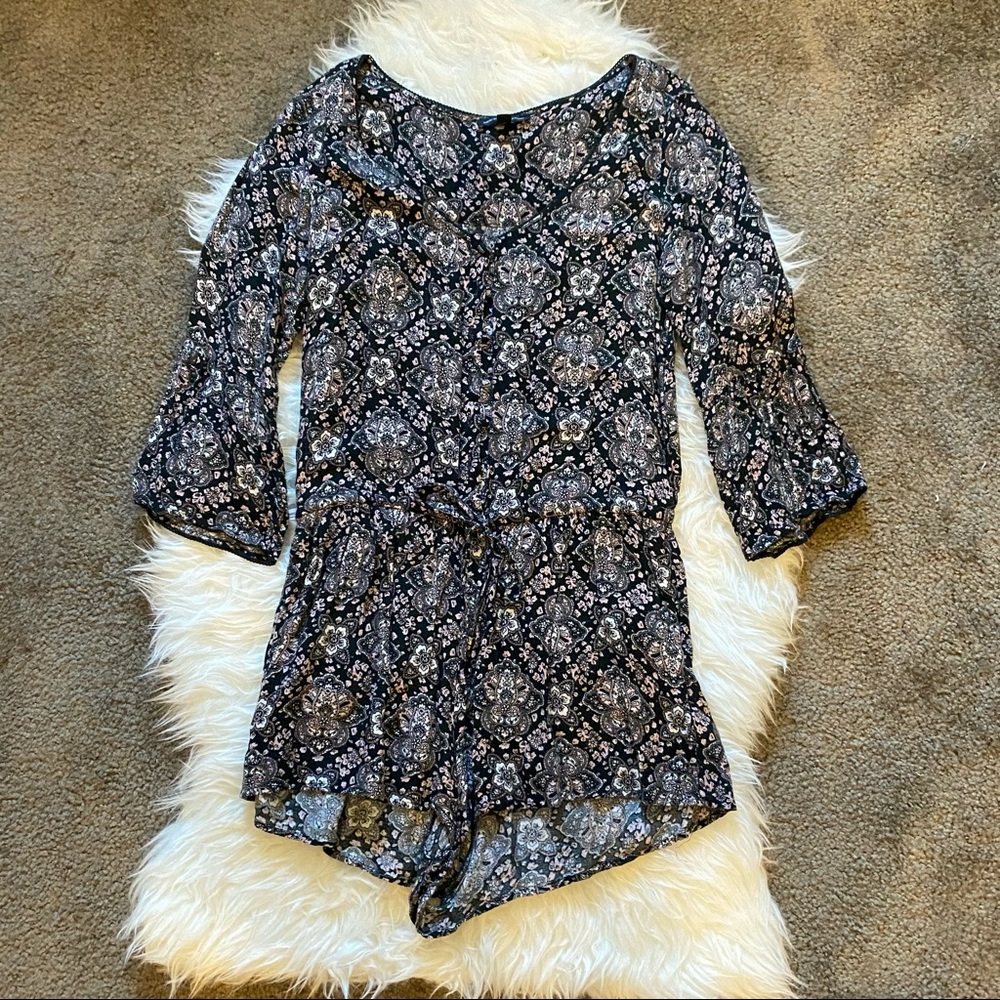 American Eagle Boho Floral 3/4 Sleeve Romper Black